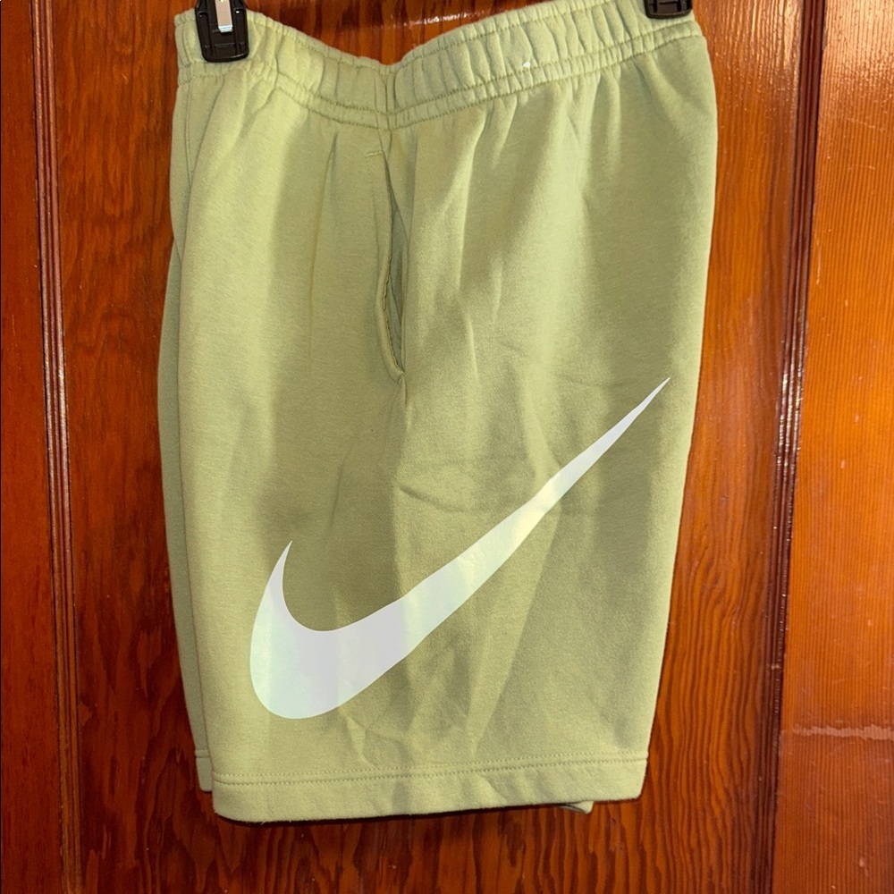 Nike Sportswear Essentials Fleece Shorts - Picture 10 of 13